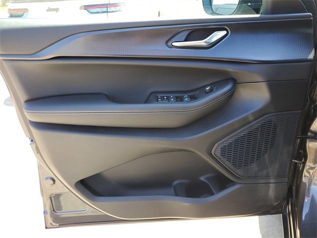 New 2025 Jeep Grand Cherokee L Altitude image 19