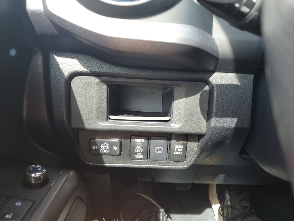 Used 2018 Toyota Tacoma TRD Sport AWD/4WD image 21