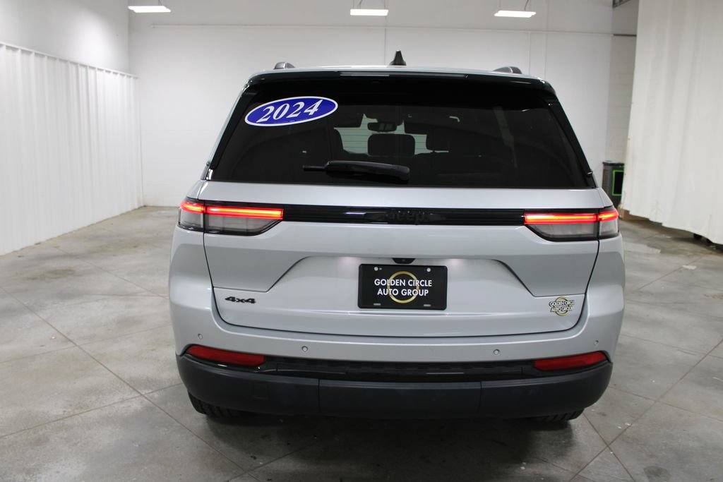 Used 2024 Jeep Grand Cherokee Altitude AWD/4WD image 8