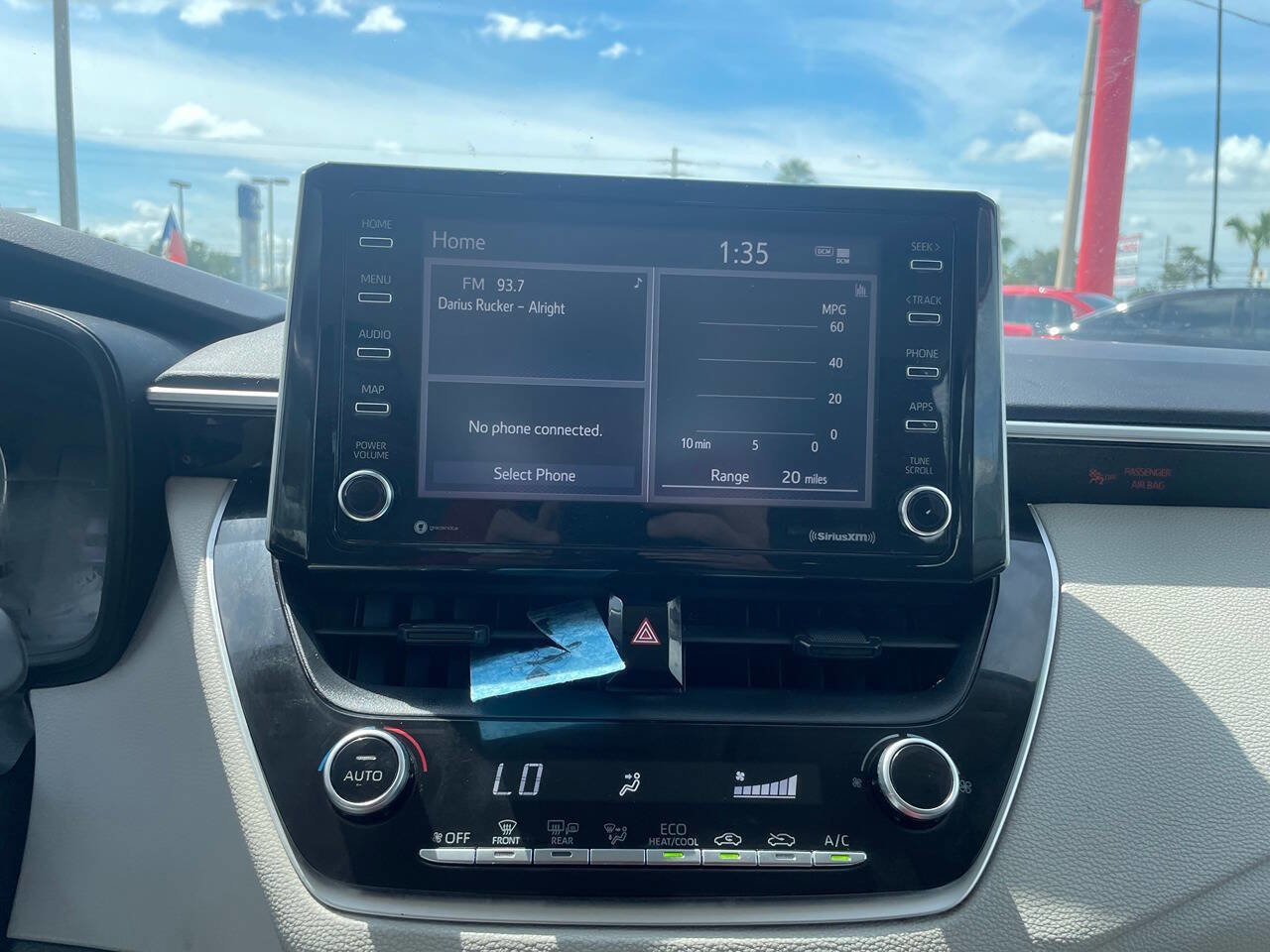 Used 2021 Toyota Corolla LE image 9