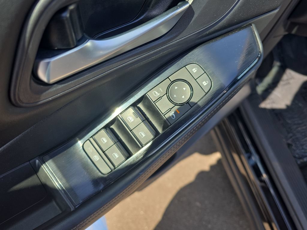 Used 2025 Nissan Rogue SV FWD image 11