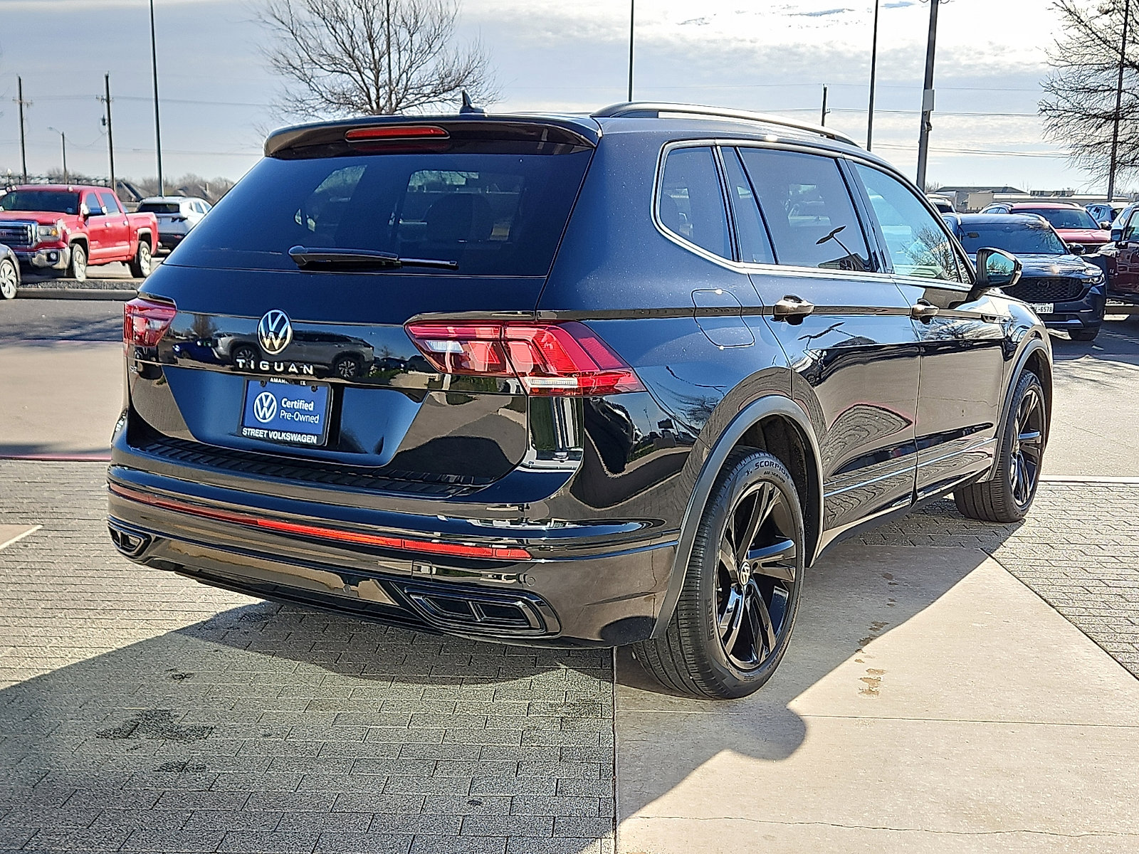 Certified 2023 Volkswagen Tiguan SE R-Line FWD image 3