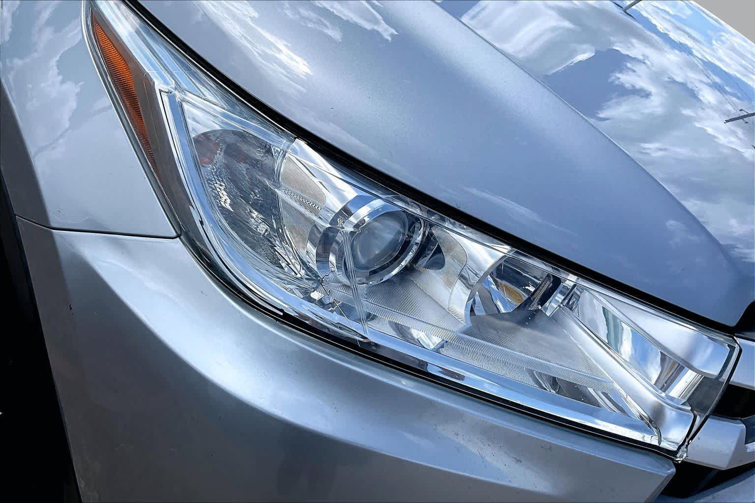 Used 2018 Toyota Highlander XLE FWD image 28