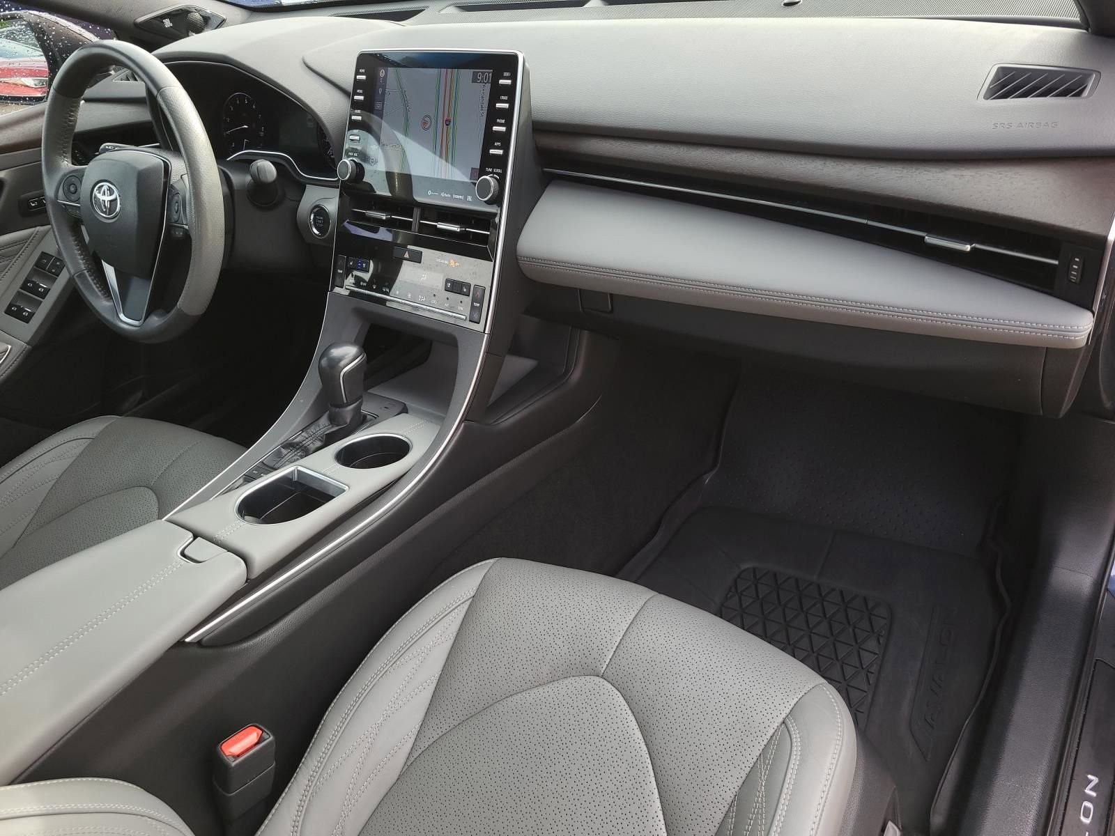 Used 2020 Toyota Avalon Limited image 8