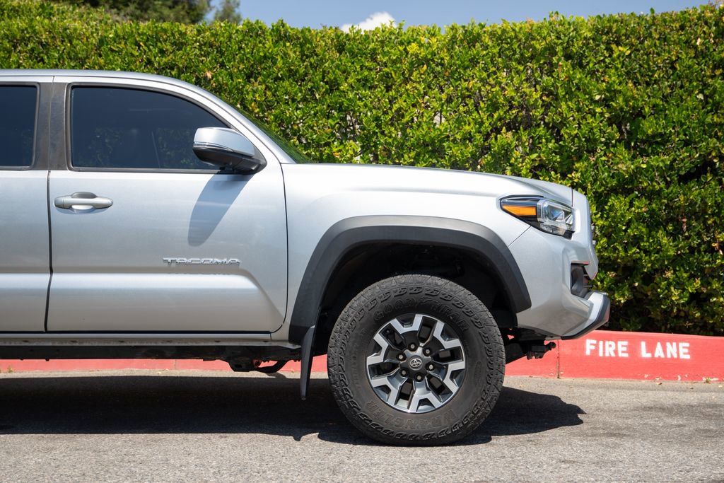 Used 2023 Toyota Tacoma TRD Off-Road w/ TRD Premium Off Road Package AWD/4WD image 5