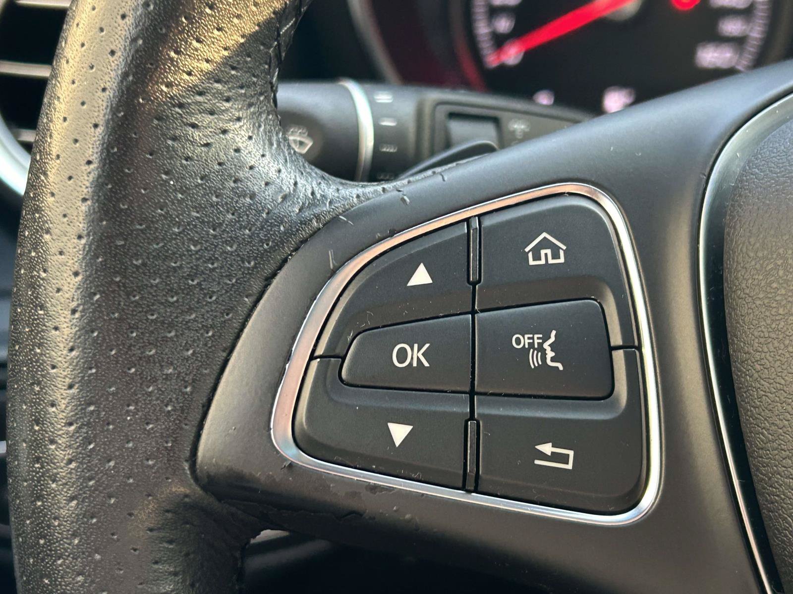 Used 2018 Mercedes-Benz GLC 300 4MATIC image 30