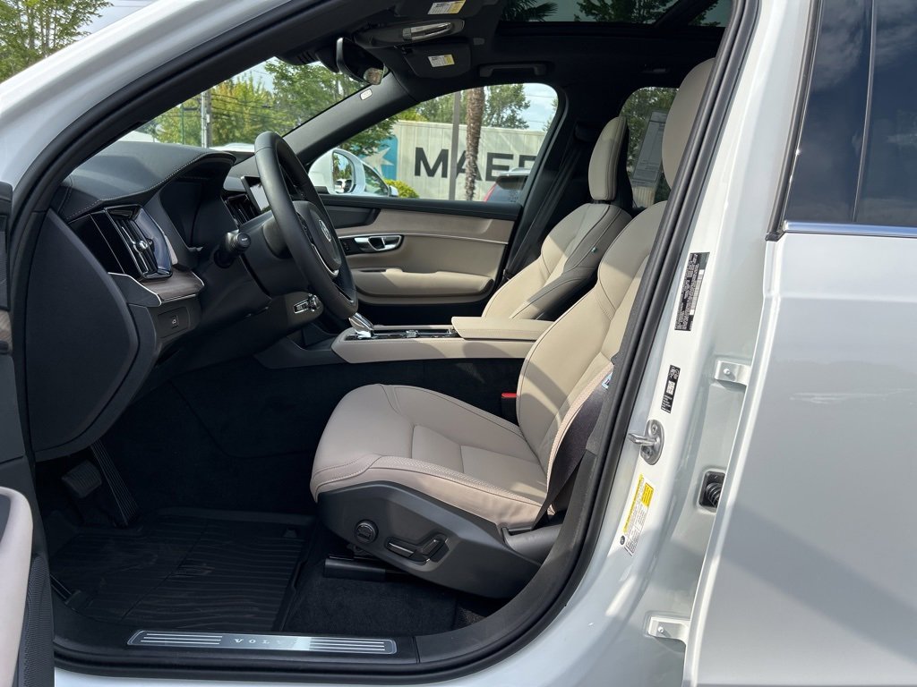New 2026 Volvo XC90 B6 Plus w/ Protection Package Premier image 4