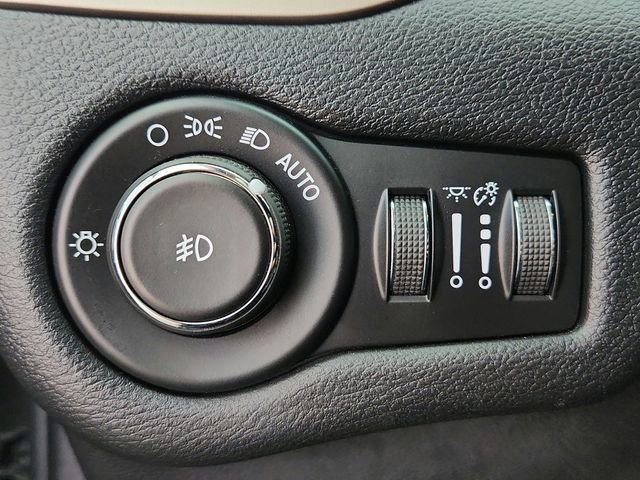 Used 2016 Jeep Cherokee Limited AWD/4WD image 21