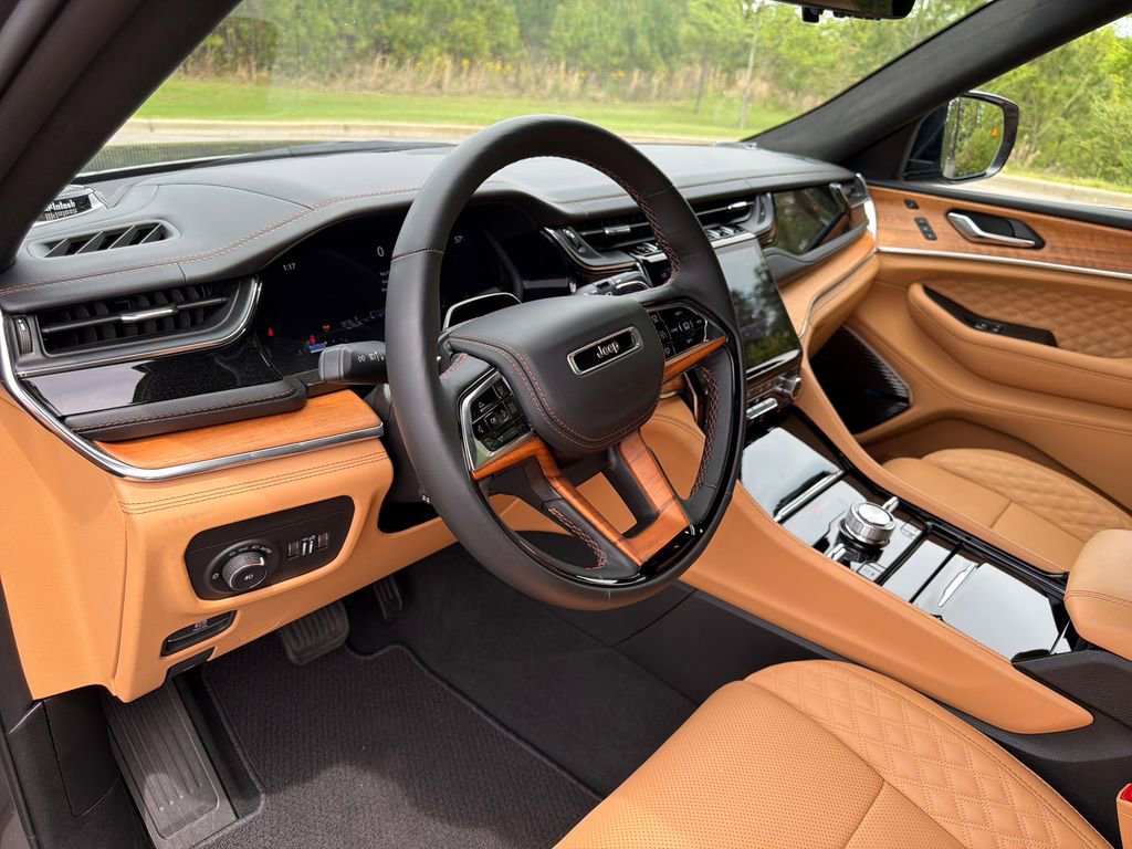 Used 2025 Jeep Grand Cherokee Summit image 28