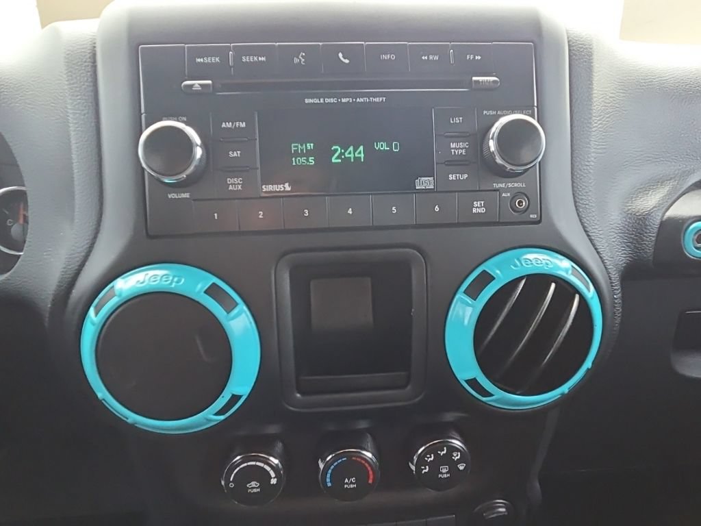 Used 2018 Jeep Wrangler Unlimited Sport w/ Connectivity Group AWD/4WD image 41