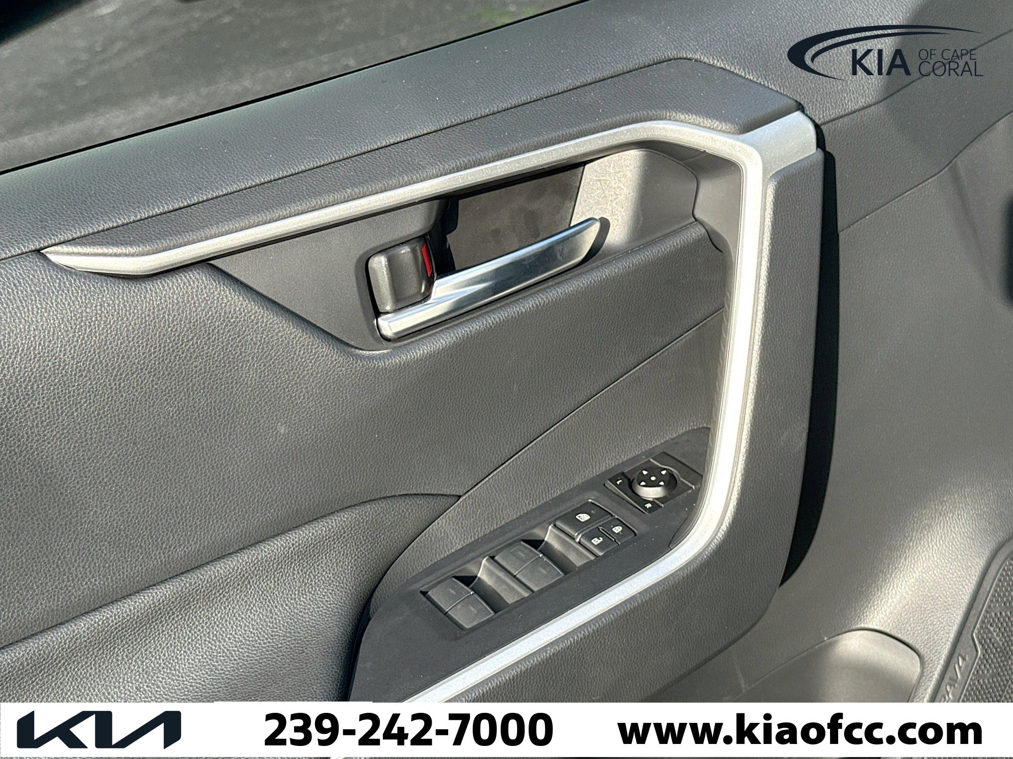 Used 2025 Toyota RAV4 XLE w/ Convenience Package image 22