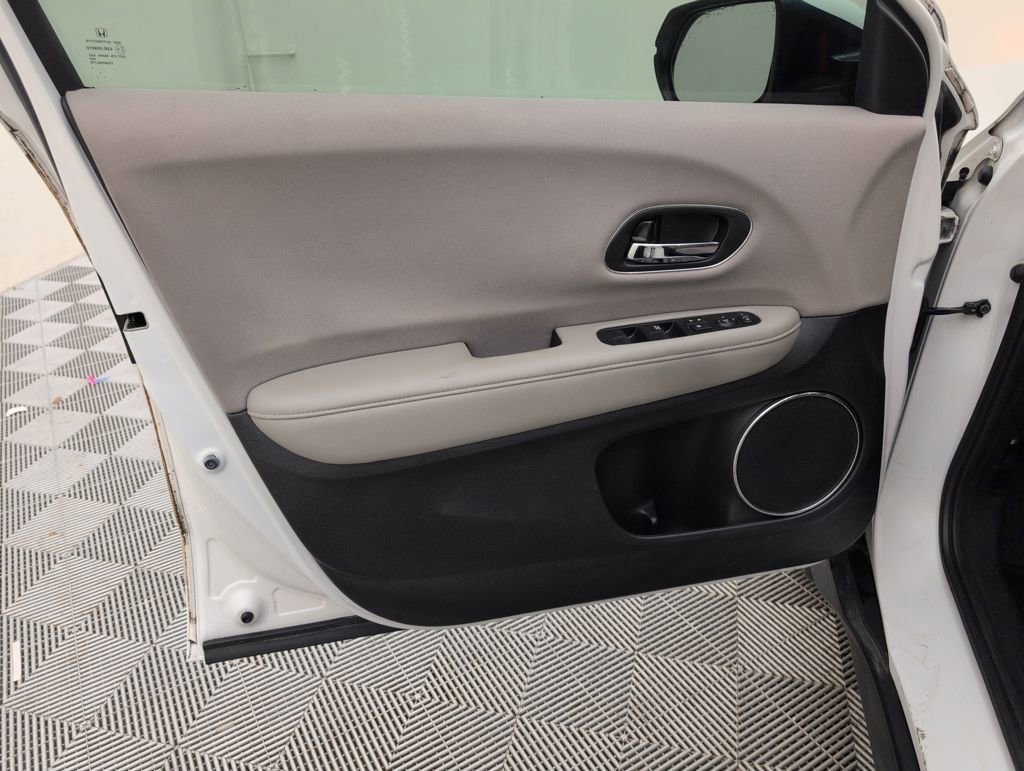 Used 2018 Honda HR-V EX image 38