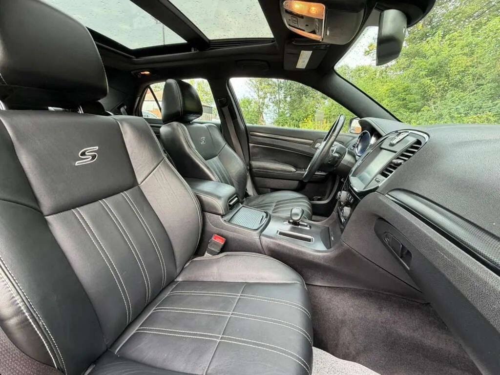 Used 2014 Chrysler 300 S AWD/4WD image 9