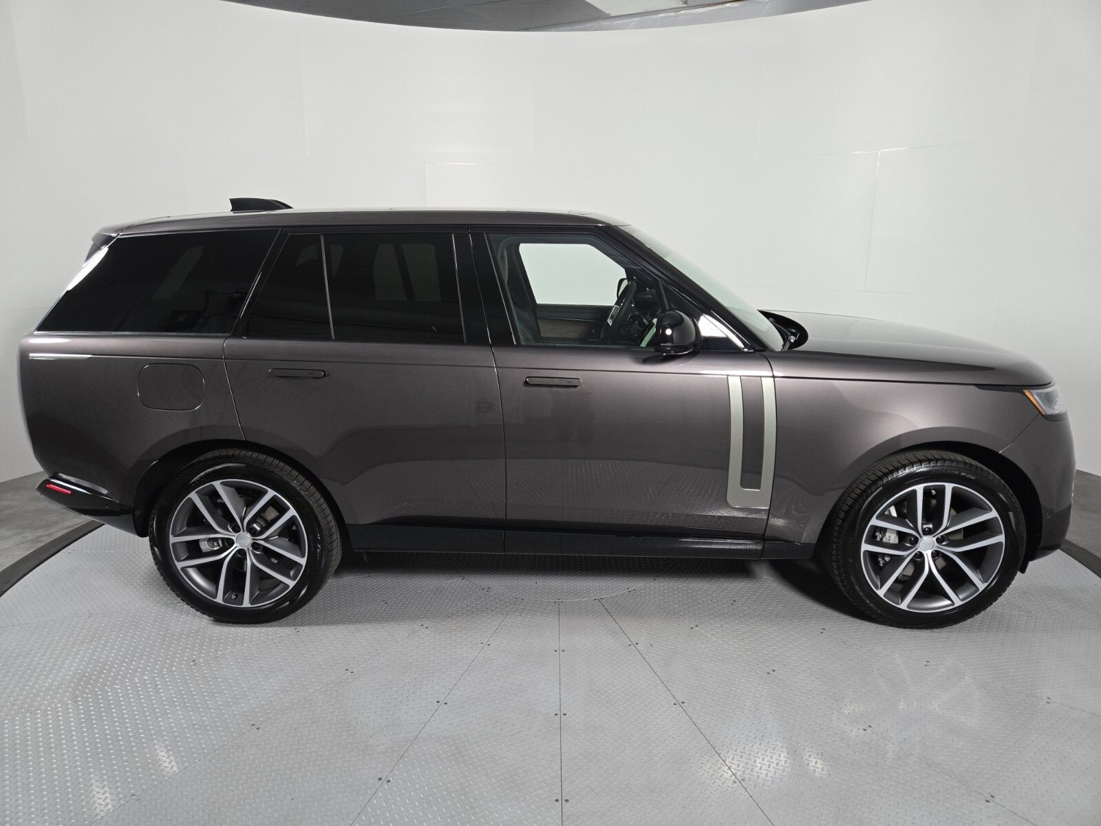 New 2025 Land Rover Range Rover SE image 16
