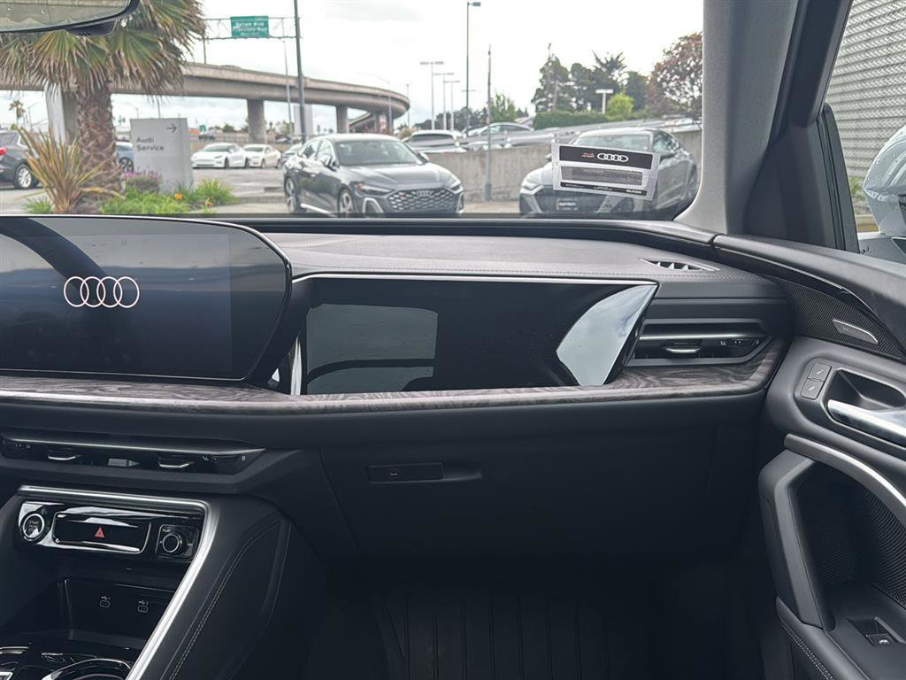 Used 2025 Audi Q5 Premium Plus w/ Premium Plus image 11