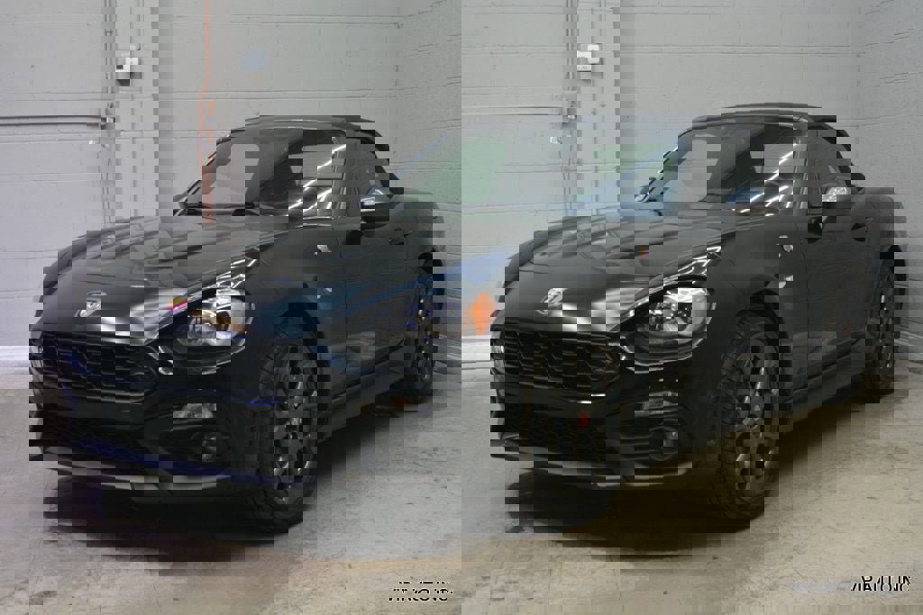 Used 2017 FIAT 124 Spider Abarth RWD image 6