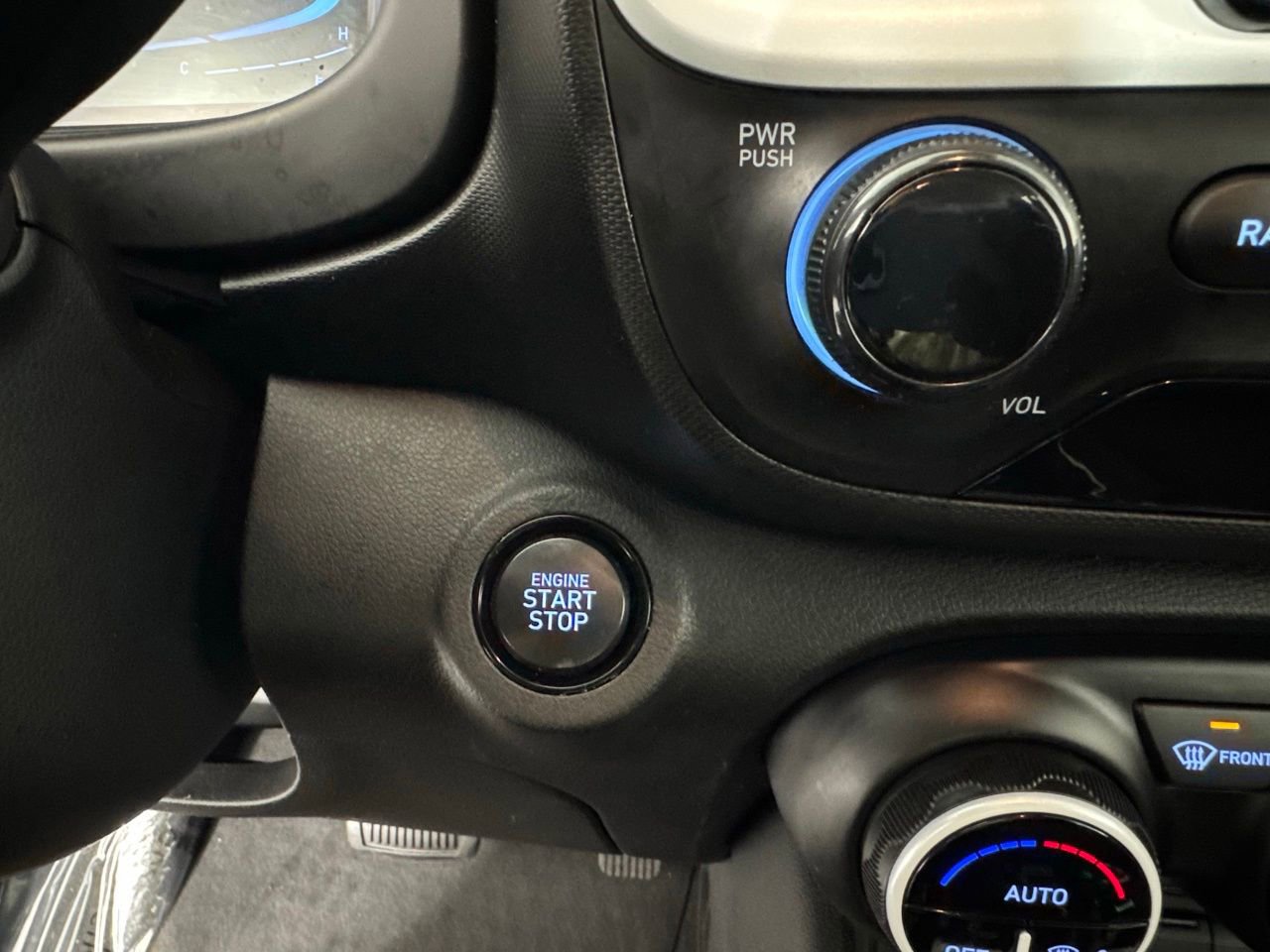 Used 2024 Hyundai Venue Limited image 22