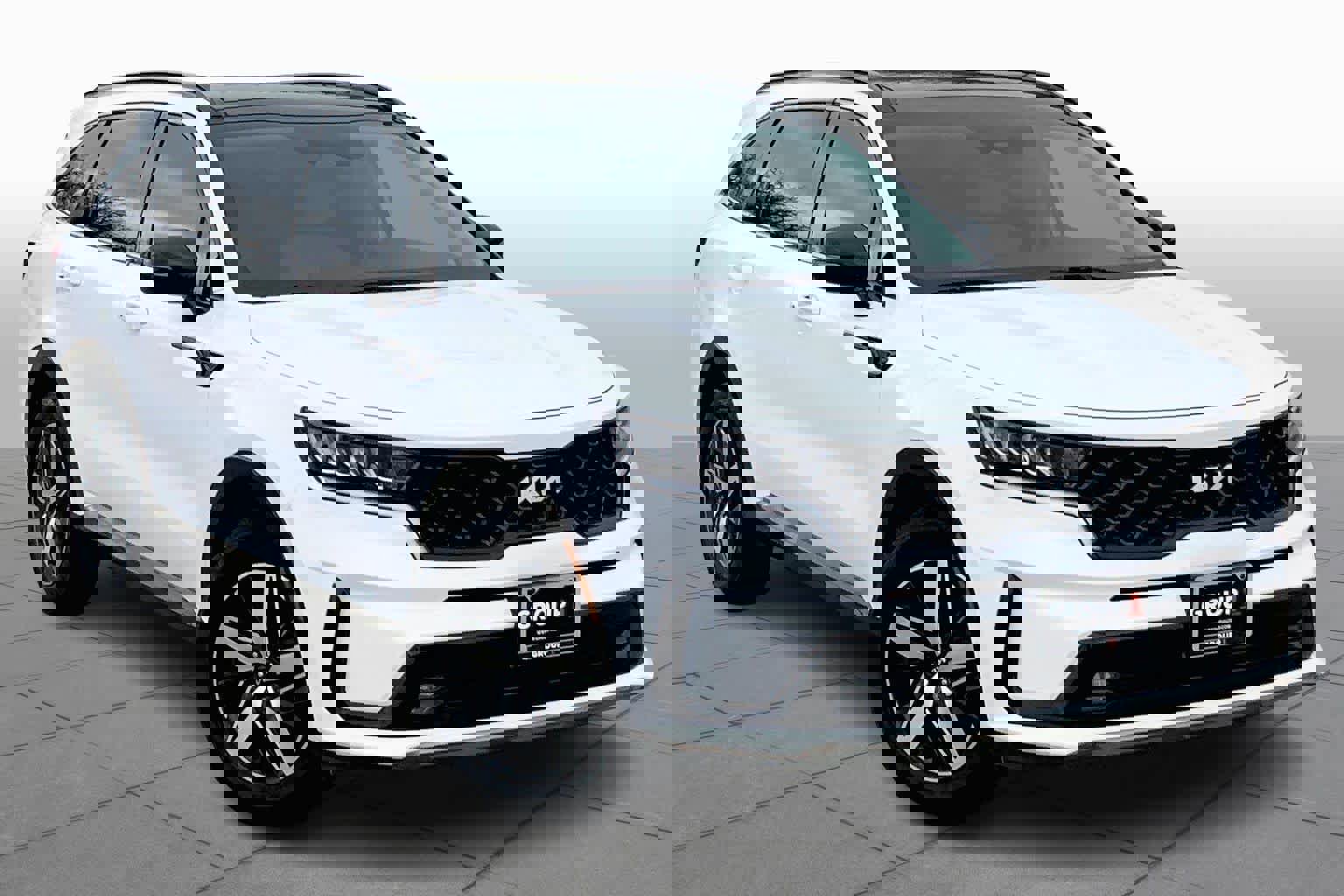 Used 2022 Kia Sorento EX w/ Panoramic Sunroof Package image 3