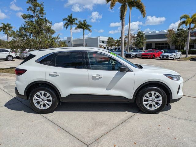 Certified 2023 Ford Escape Active image 3