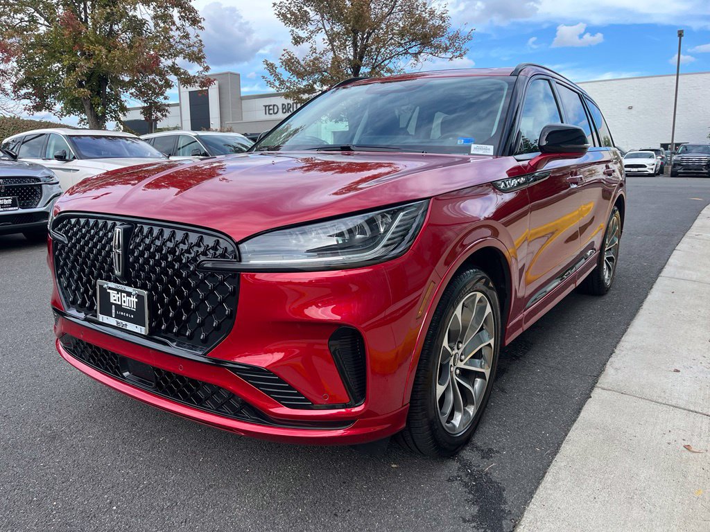 Used 2026 Lincoln Aviator AWD image 3