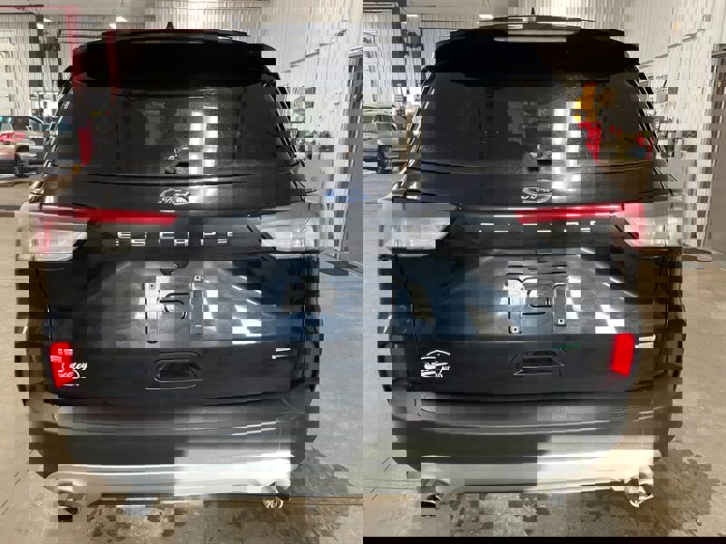 Used 2020 Ford Escape SE image 22