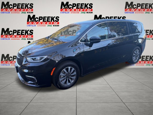 Used 2023 Chrysler Pacifica Touring-L