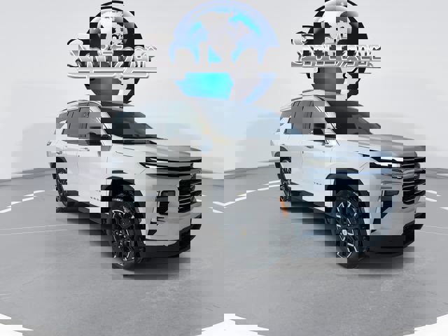 New 2026 Chevrolet Traverse LT w/ Sun and Wheel Package FWD image 2