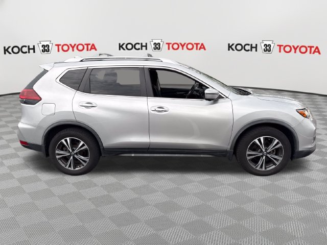 Used 2020 Nissan Rogue SV w/ Premium Package FWD image 9