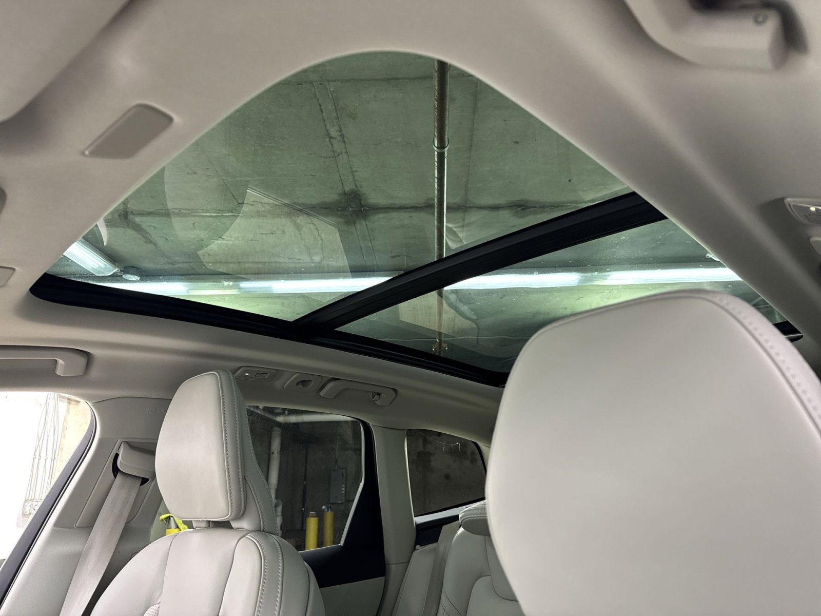 Used 2023 Volvo XC60 B6 Ultimate w/ Protection Package Premier image 28