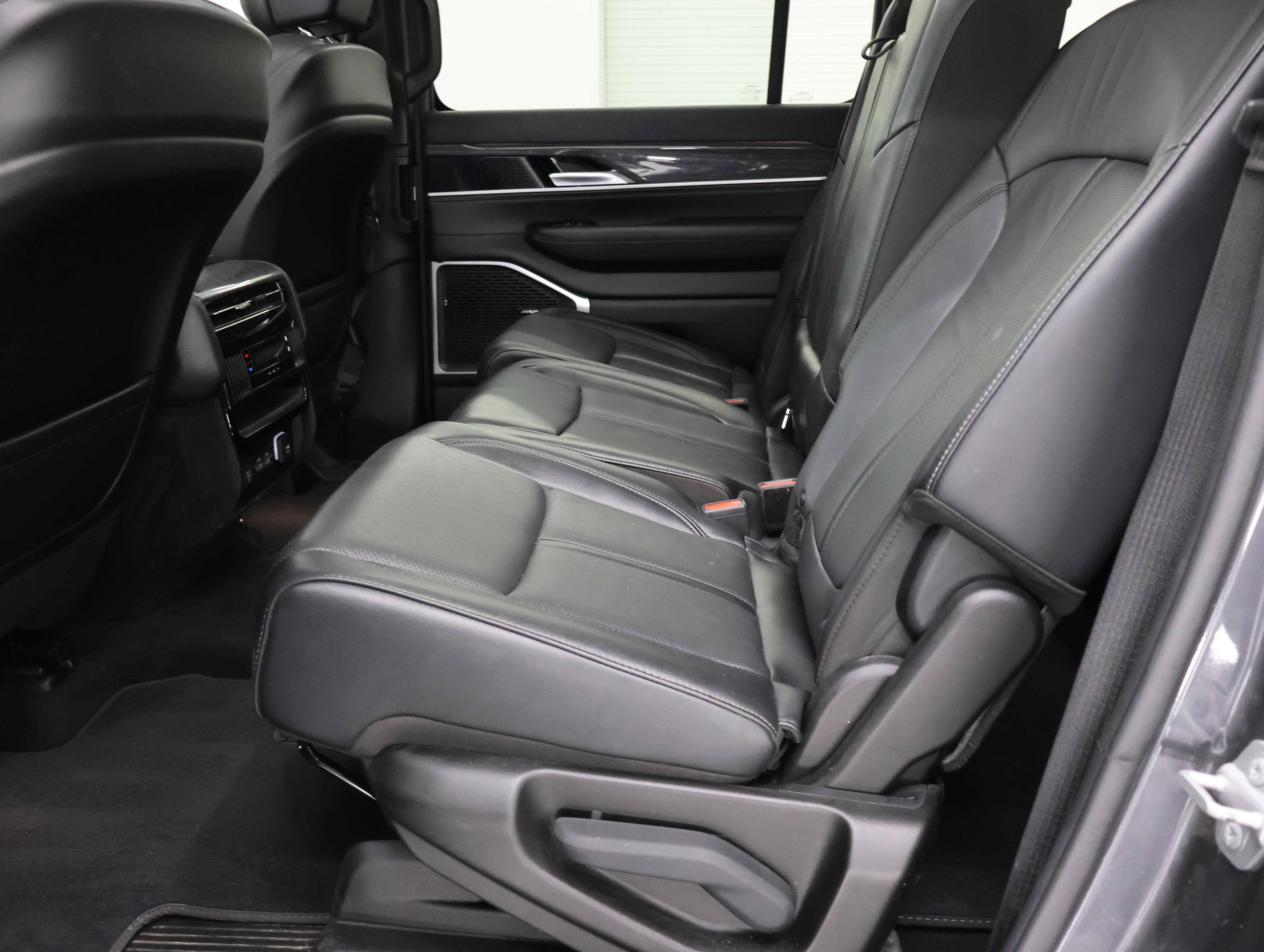 Used 2022 Jeep Wagoneer Series II w/ Premium Group I AWD/4WD image 8