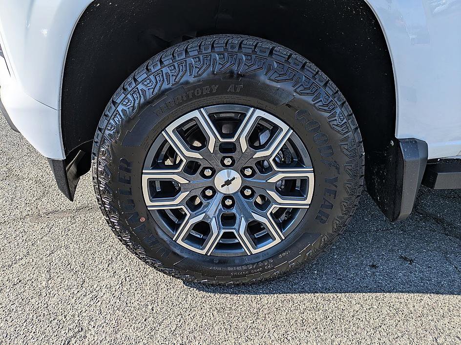 Used 2025 Chevrolet Colorado Z71 image 10