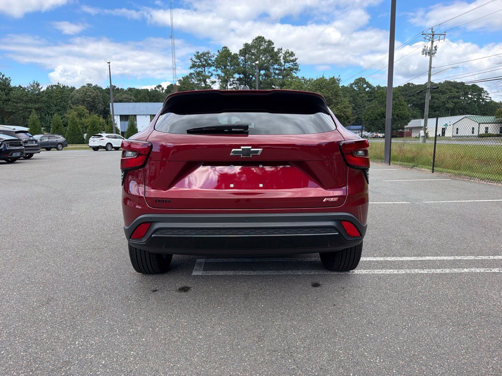 Used 2024 Chevrolet Trax RS w/ Sunroof Package FWD image 6