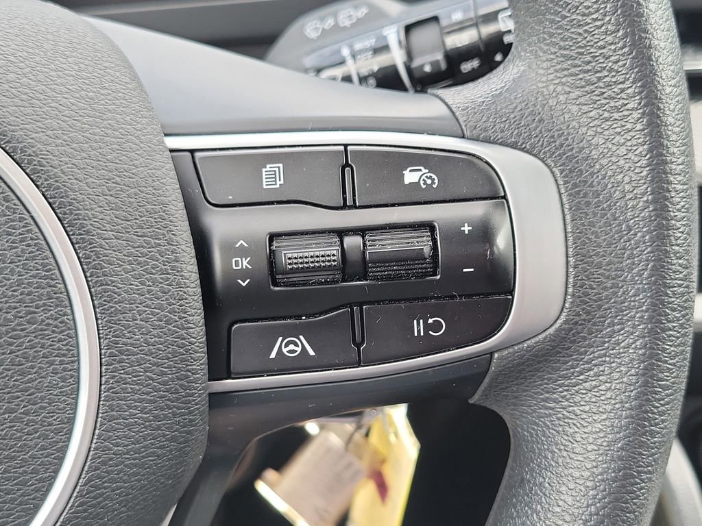 Used 2025 Kia Sportage LX FWD image 25