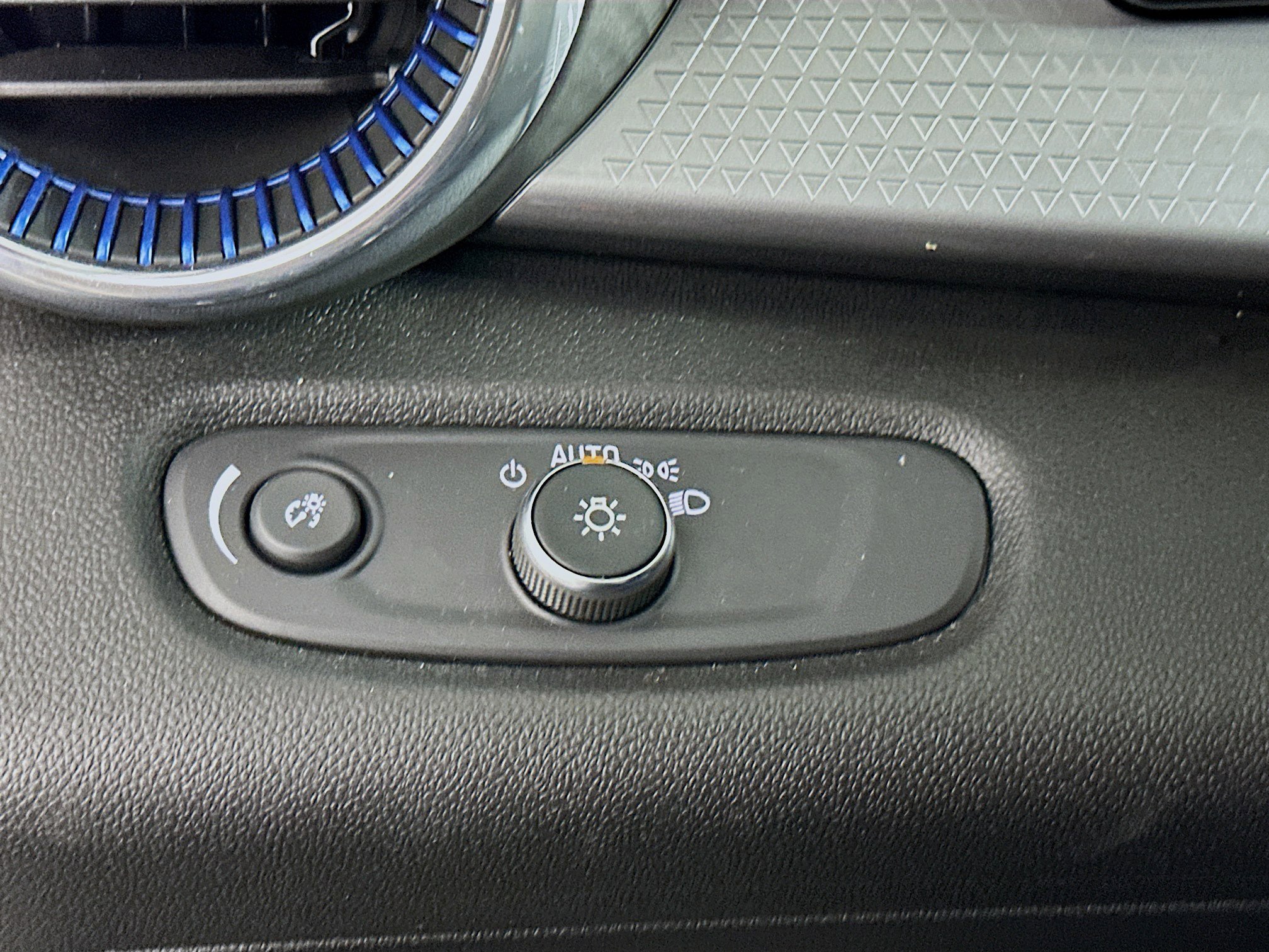 Used 2025 Chevrolet Trax LT image 16