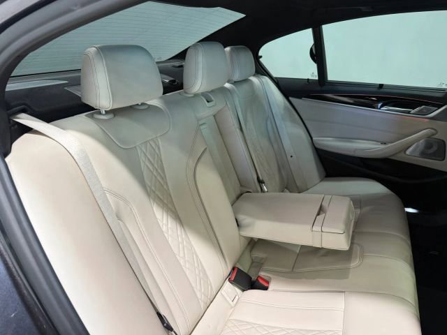 Used 2019 BMW M550i xDrive w/ Dynamic Handling Package image 29