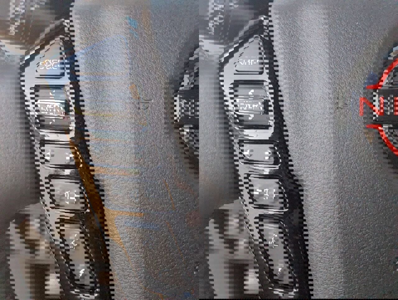 Certified 2022 Nissan Frontier PRO-4X w/ Pro-4X Premium Package AWD/4WD image 28