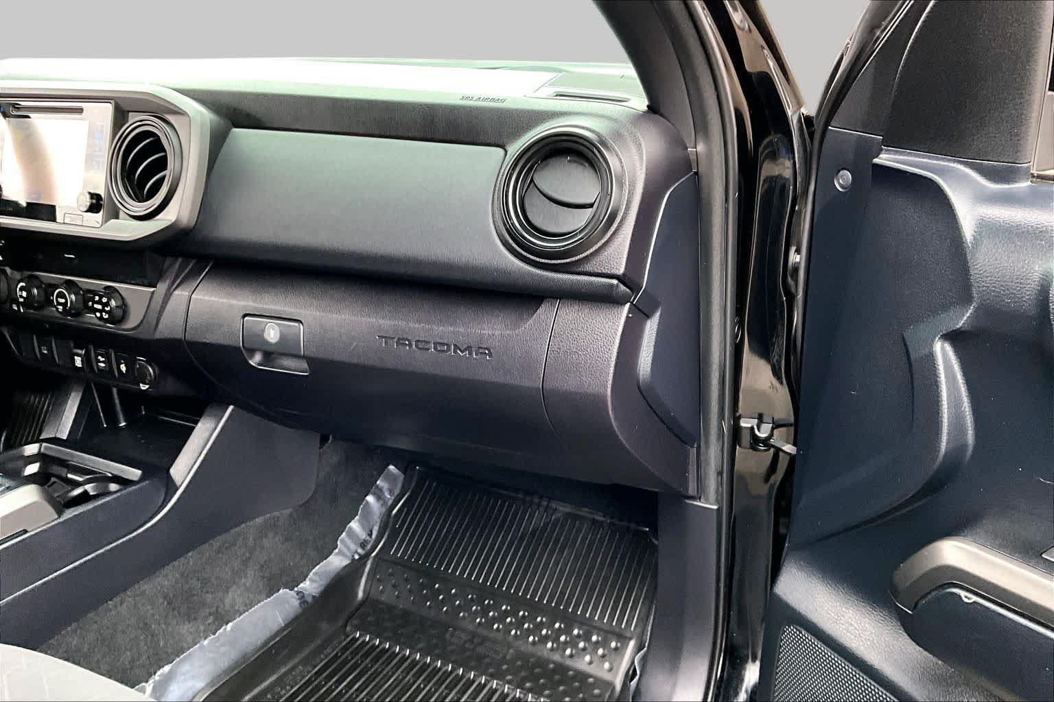 Used 2019 Toyota Tacoma TRD Off-Road AWD/4WD image 18