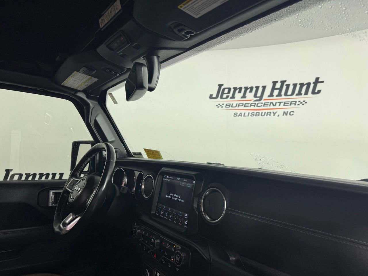 Used 2020 Jeep Wrangler Unlimited Sahara image 29