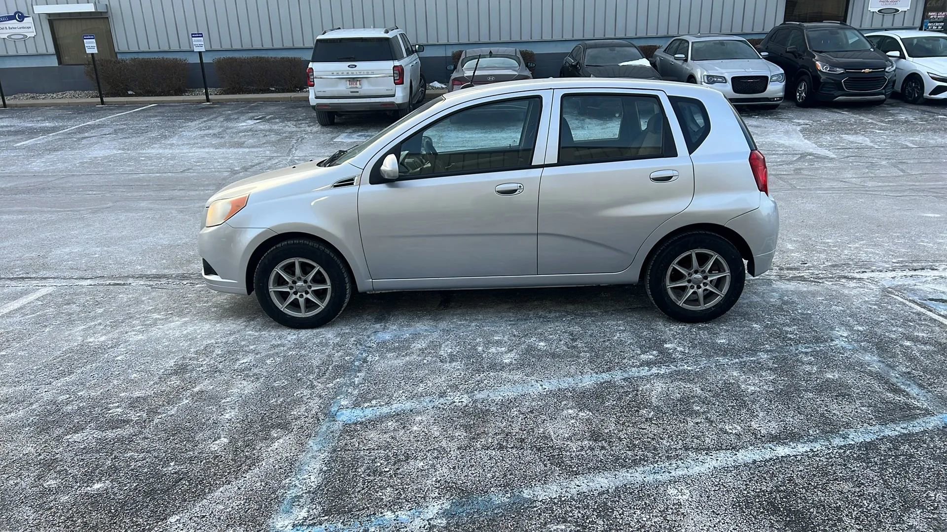 Used 2009 Chevrolet Aveo5 LT w/ Power and Convenience Package FWD image 6