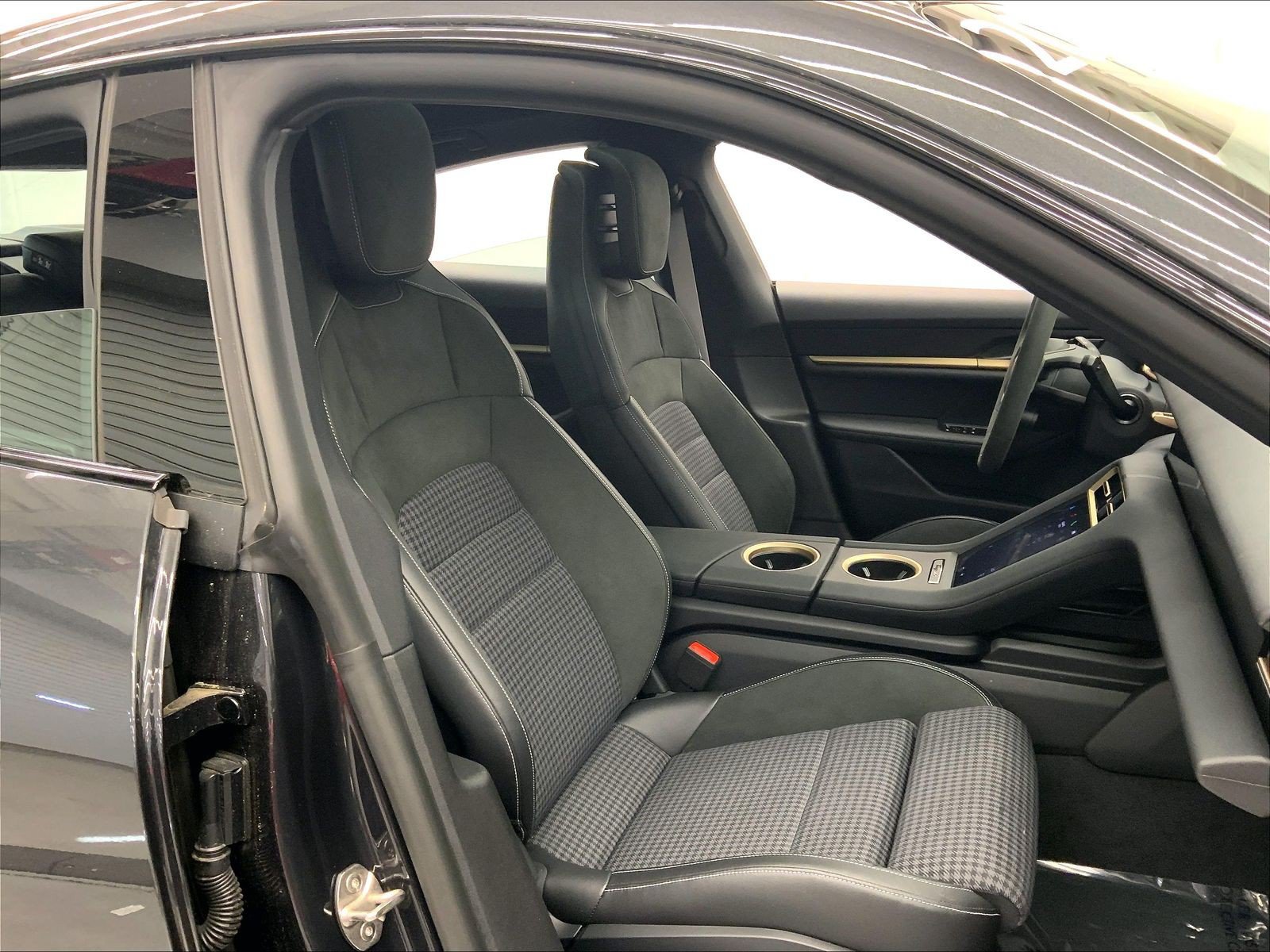 Used 2025 Porsche Taycan 4S AWD/4WD image 18