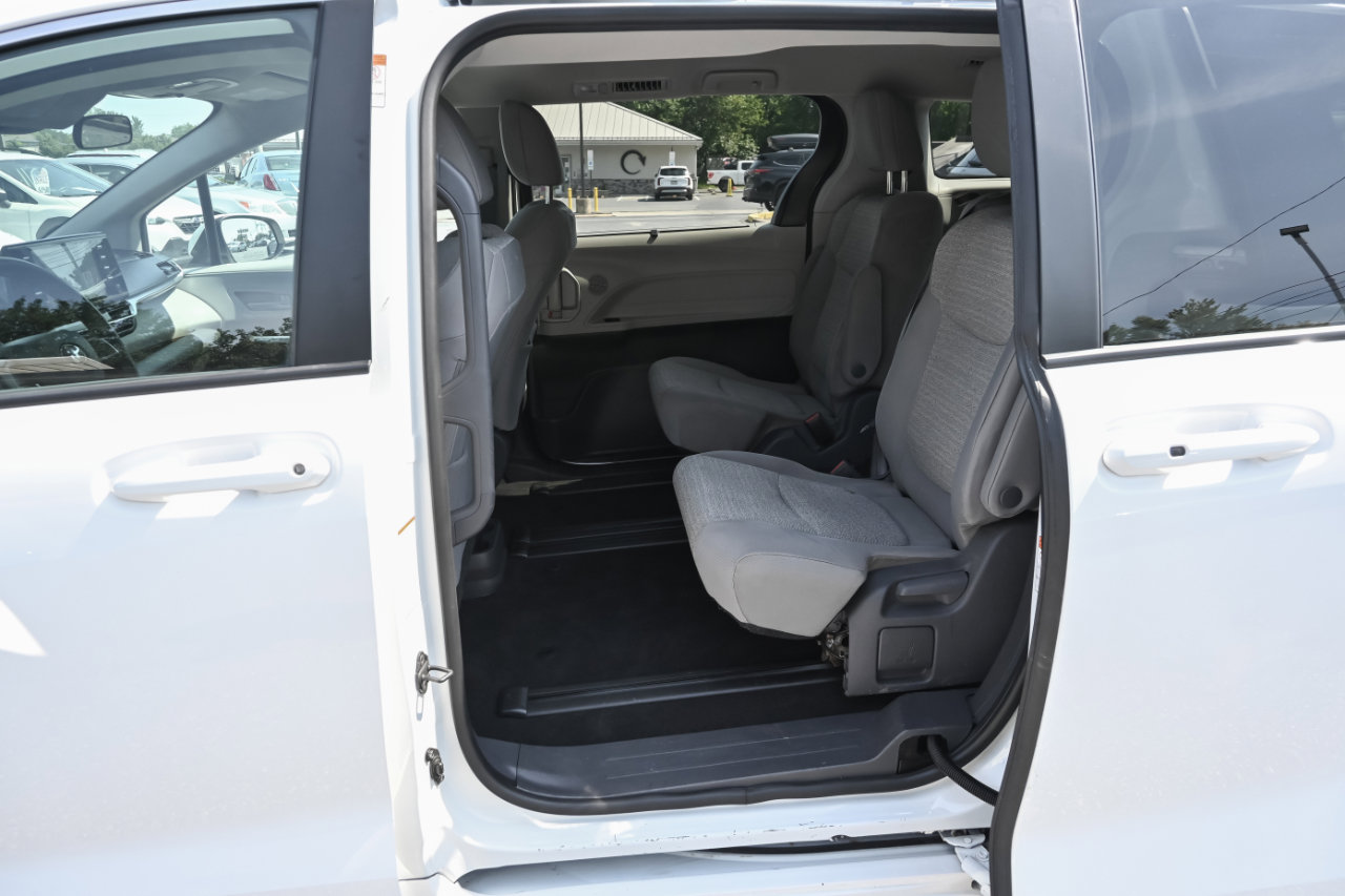 Used 2021 Toyota Sienna LE image 20