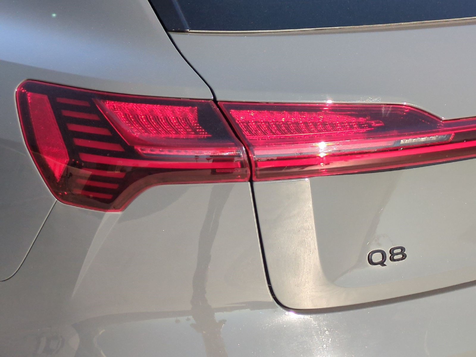 Used 2024 Audi Q8 e-tron Premium AWD/4WD image 18
