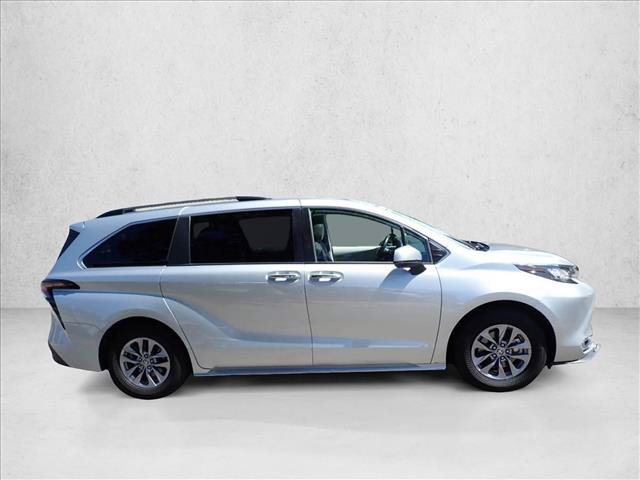 Used 2023 Toyota Sienna XLE w/ XLE Plus Package AWD/4WD image 5