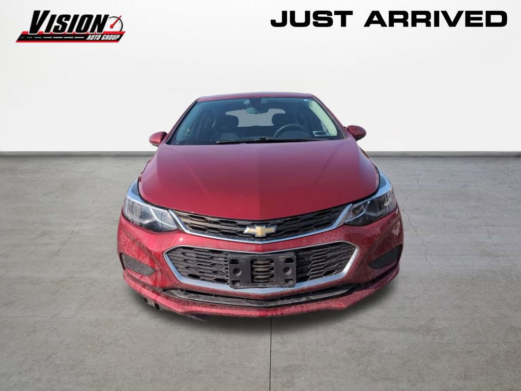 Used 2018 Chevrolet Cruze LT w/ Convenience Package image 2