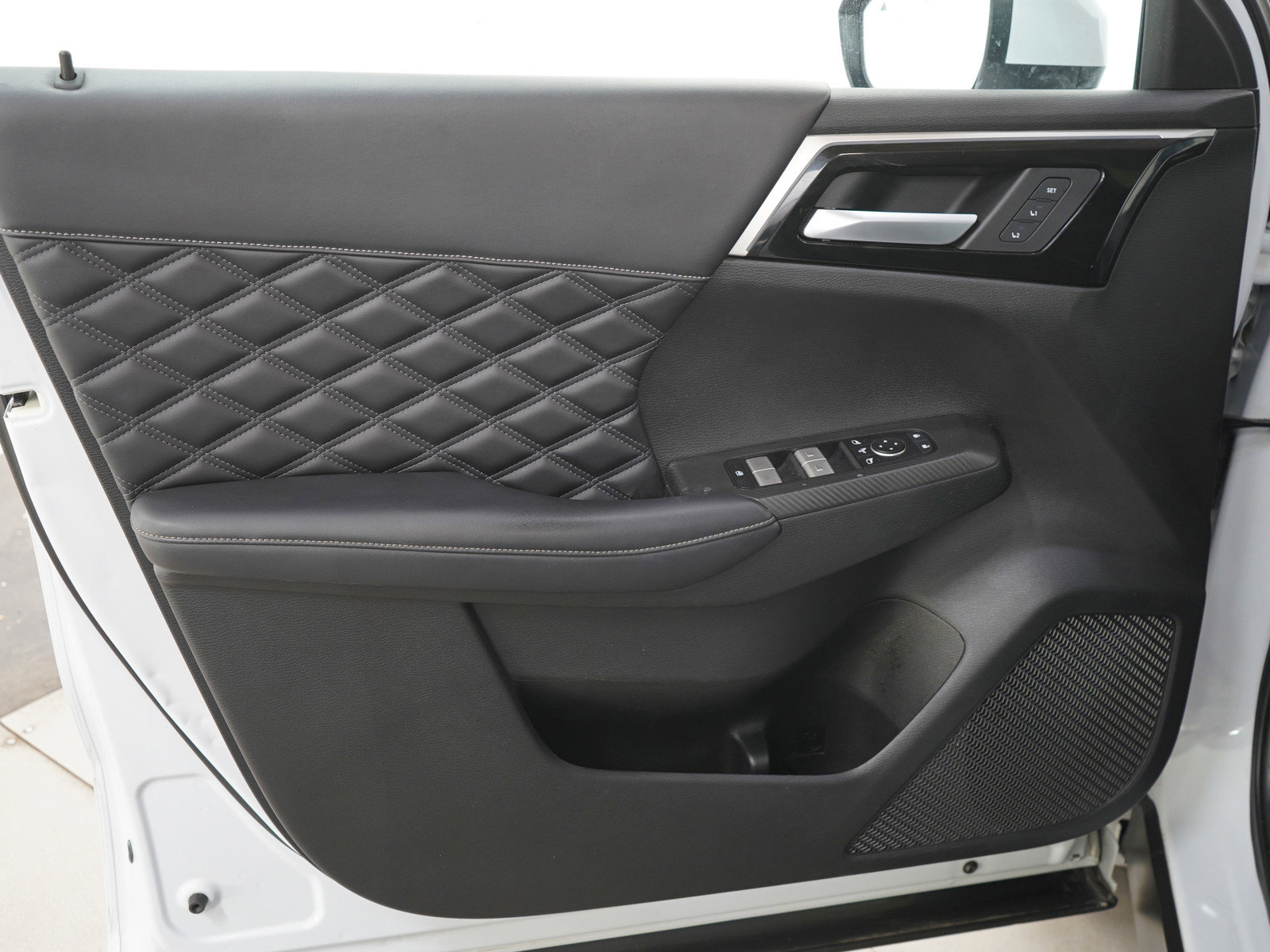 Used 2023 Mitsubishi Outlander SEL image 25