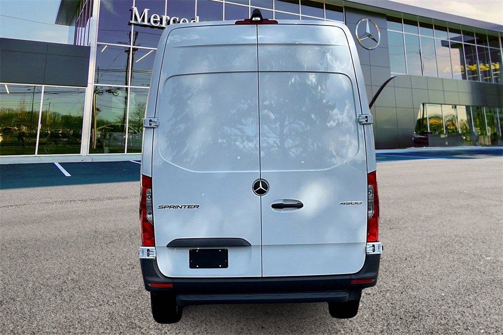 New 2025 Mercedes-Benz Sprinter 4500 image 4