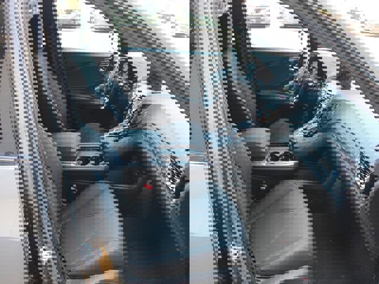 Used 2025 Acura RDX SH-AWD image 13