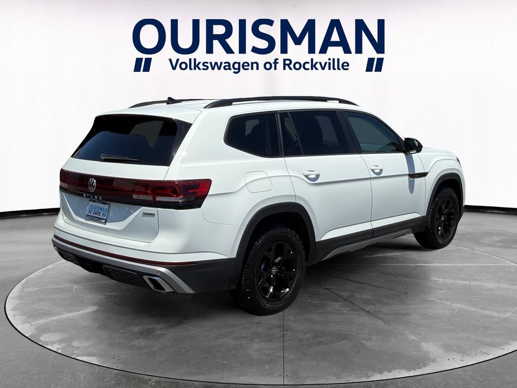 Used 2025 Volkswagen Atlas Peak Edition SE AWD/4WD image 6