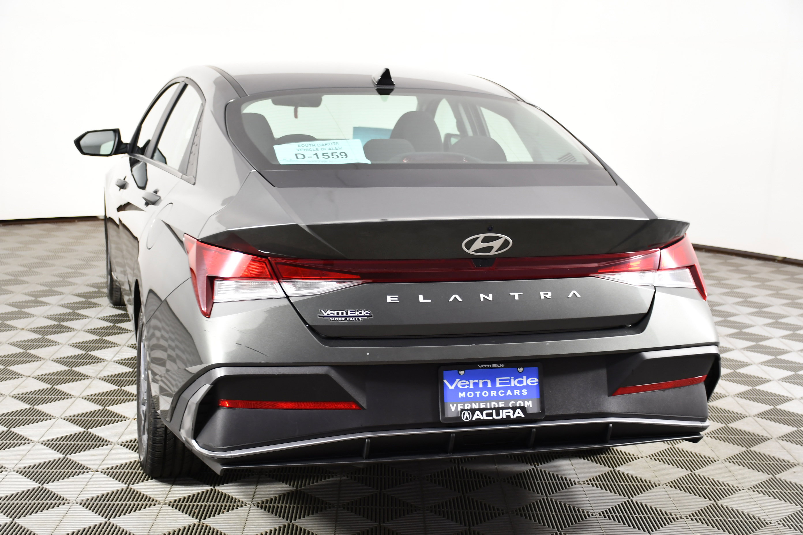 Used 2024 Hyundai Elantra SEL FWD image 7