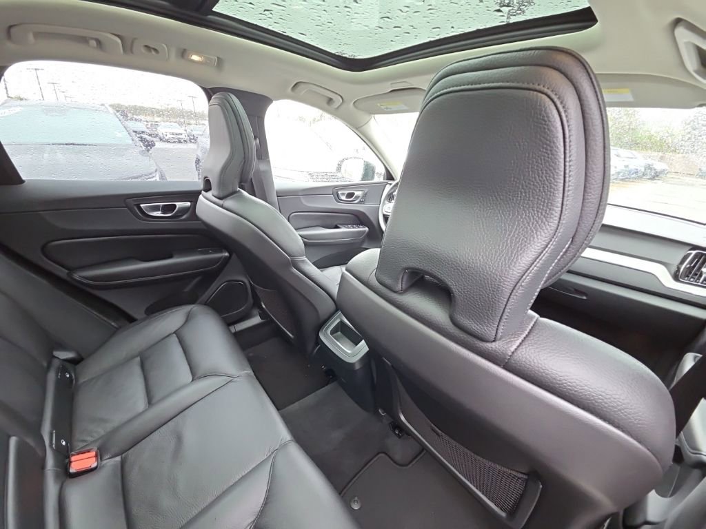Certified 2025 Volvo XC60 B5 Plus image 8